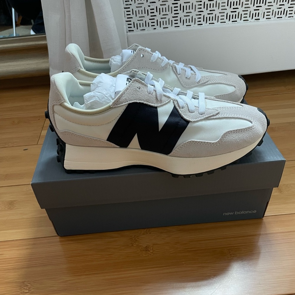 New Balance 327 Women’s Sneakers
